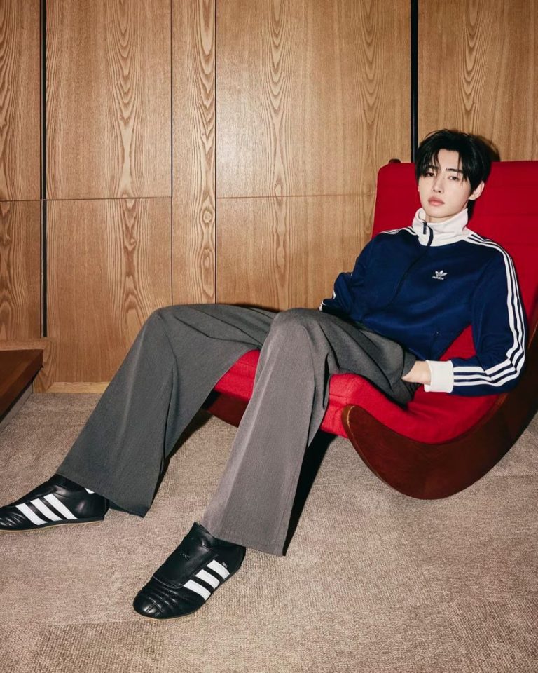 laceless_sneaker_port