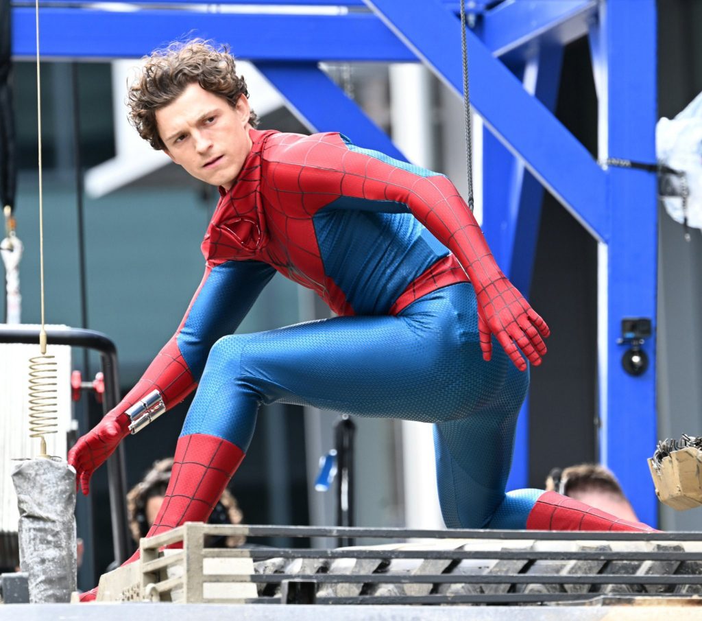 tom-holland-buoc-vao-spider-man-brand-new-day-voi-dien-mao-kinh-dien-5