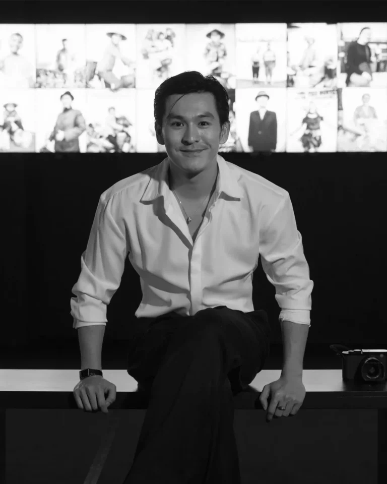 too-happy-to-tell-hanh-trinh-kham-pha-nhung-nu-cuoi-cua-thien-minh-thum-