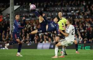 Arsenal giữ vững ngôi đầu trên bản xếp hạng