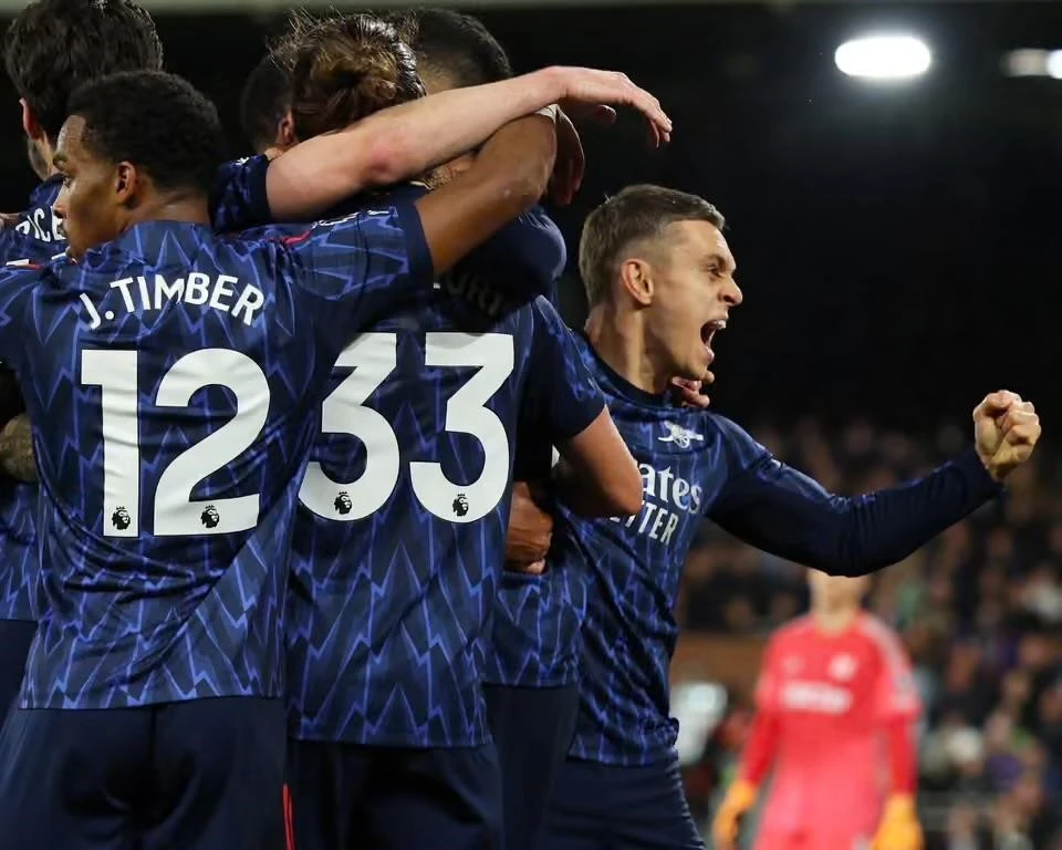 Arsenal giữ vững ngôi đầu trên bản xếp hạng_3