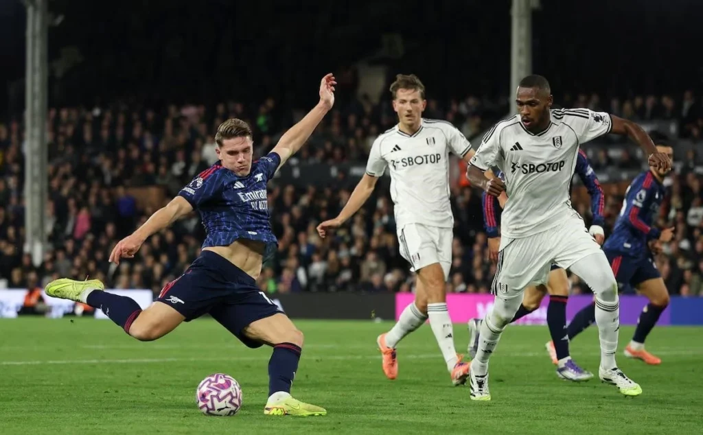Arsenal giữ vững ngôi đầu trên bản xếp hạng_4