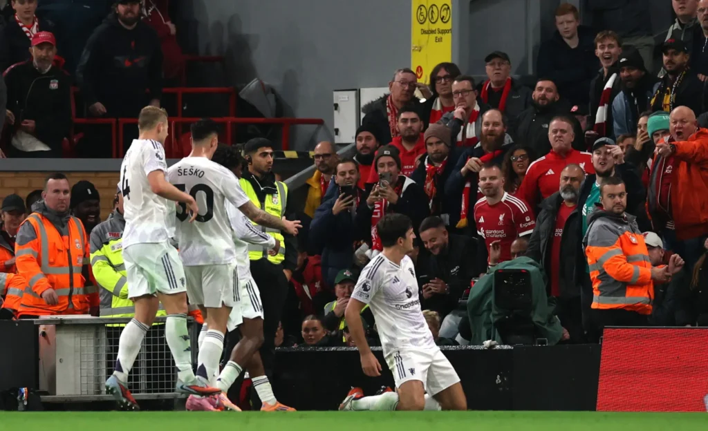 Harry Maguire sắm vai người hùng, Manchester United đánh sập pháo đài Anfield_8