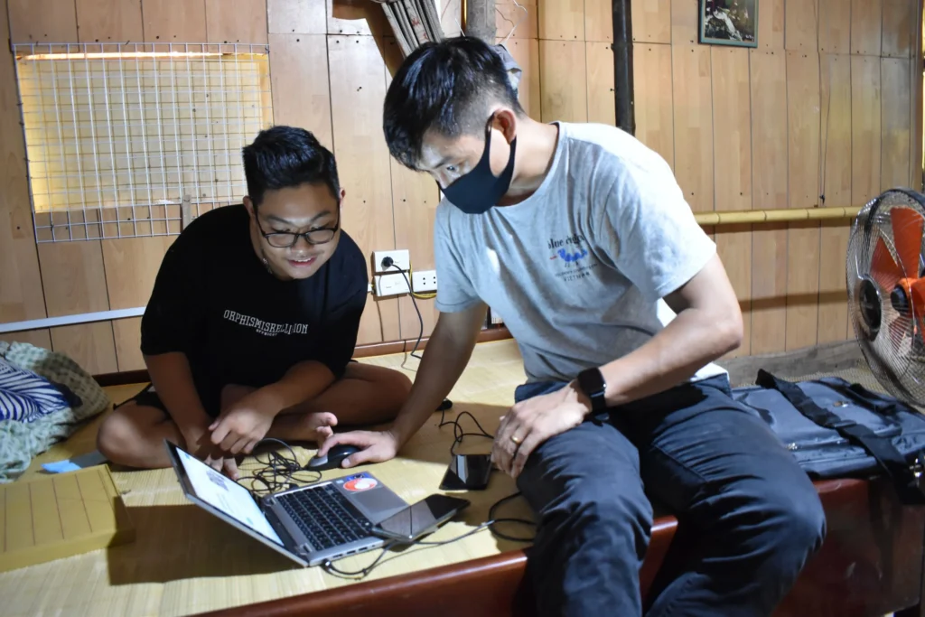 Hỗ trợ trẻ học online trong COVID