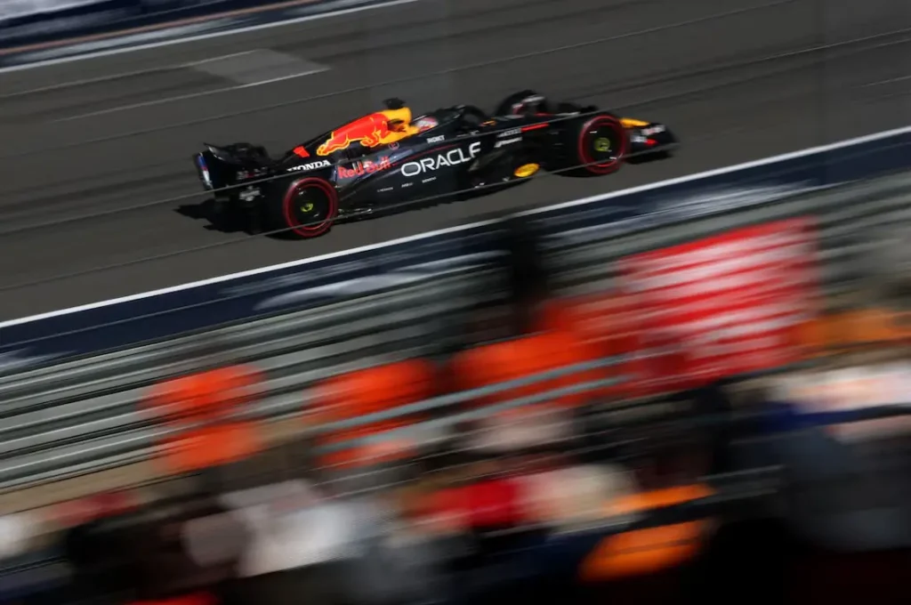 Không thể ngăn cản Max Verstappen, Oscar Piastri cảm nhận sức nóng từ người đồng đội_3