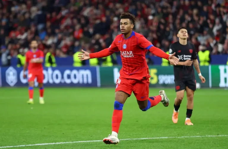Paris Saint Germain mở bữa tiệc bàn thắng trên sân của Bayer Leverkusen