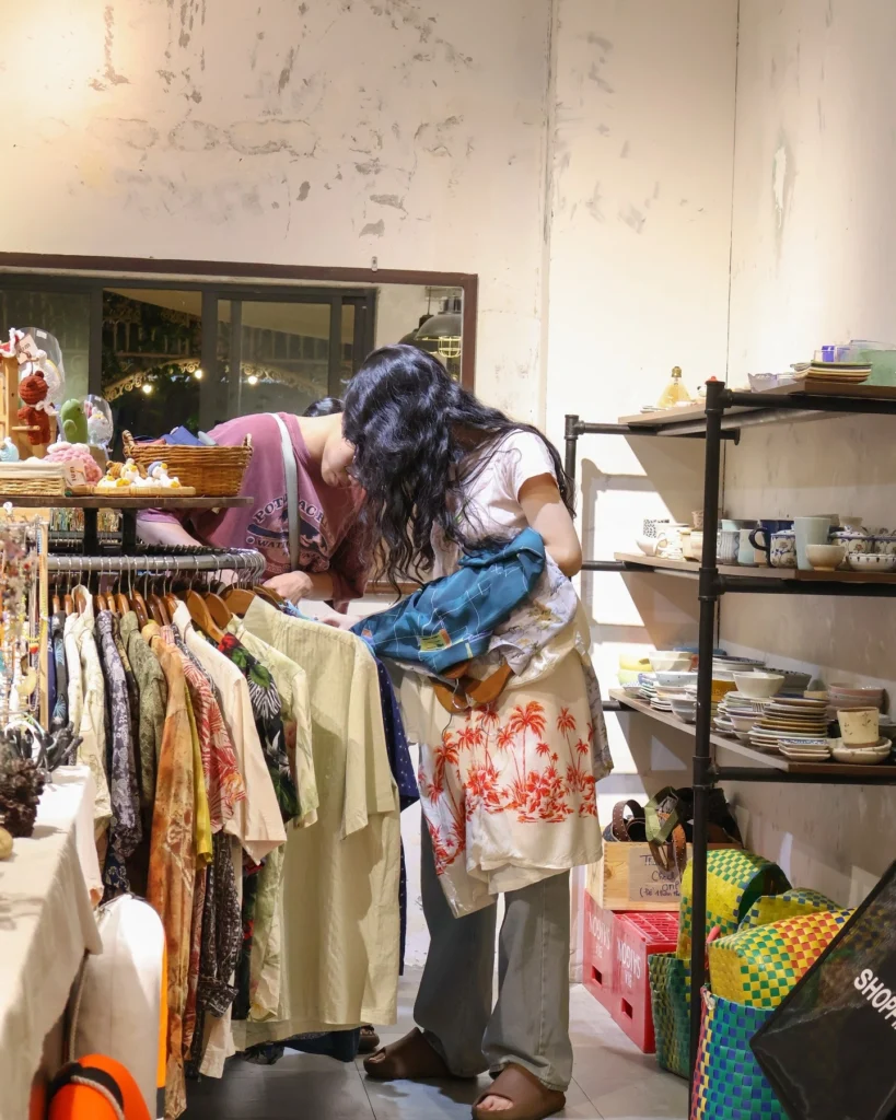 Vintage store in Sai Gon3