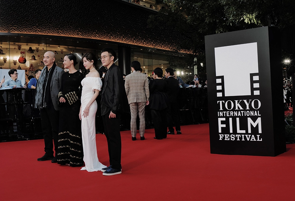 dia-dao-mat-troi-trong-bong-toi-tham-du-lhp-tokyo-3