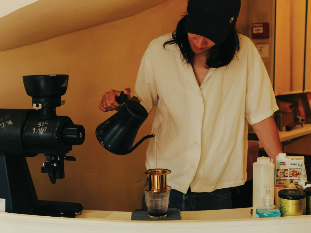 esquire-den-paris-uong-ca-phe-viet-3