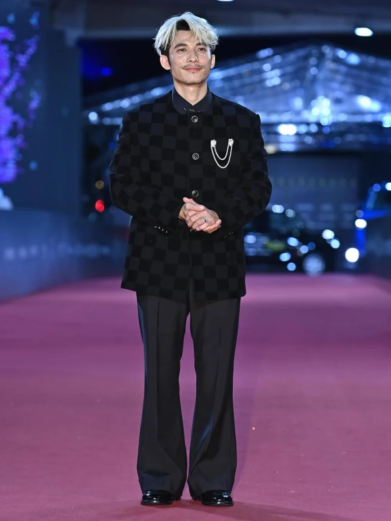 giai-ma-dien-mao-lich-lam-cua-lien-binh-phat-tai-kim-chung-60-2