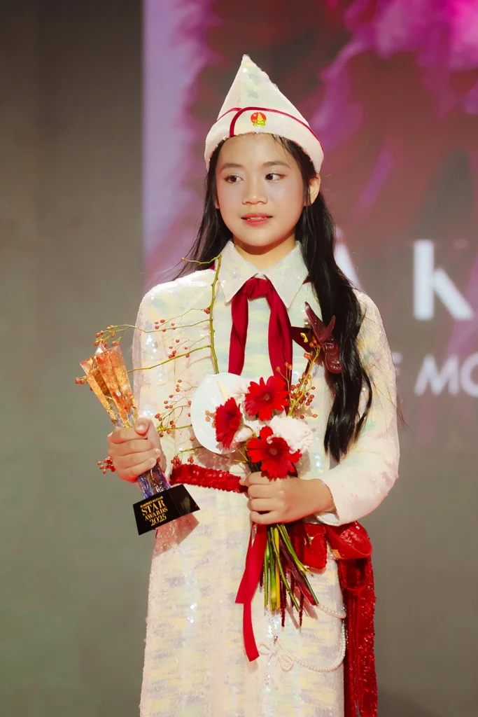 harpers-bazaar-star-awards-2025-13