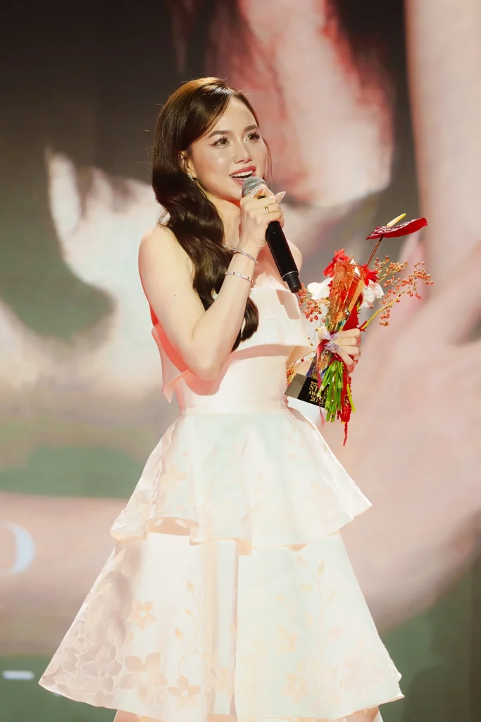 harpers-bazaar-star-awards-2025-20