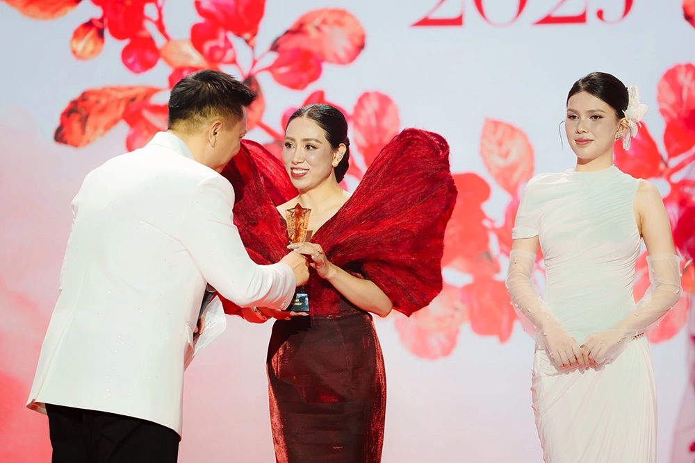 harpers-bazaar-star-awards-2025-51