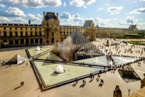 lourve-above-view