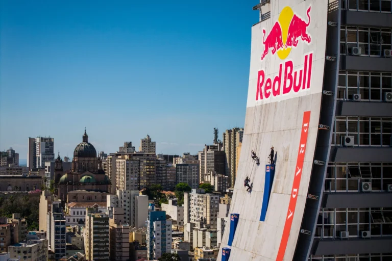 redbull-building-drop-porto-alegre-brazil-centro-administrativo-fernando-ferrari-building-skate-ramp_dezeen_2364_col_0