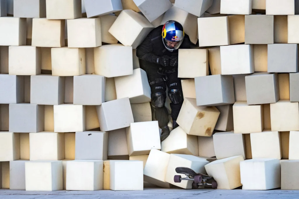 redbull-building-drop-porto-alegre-brazil-centro-administrativo-fernando-ferrari-building-skate-ramp_dezeen_2364_col_7
