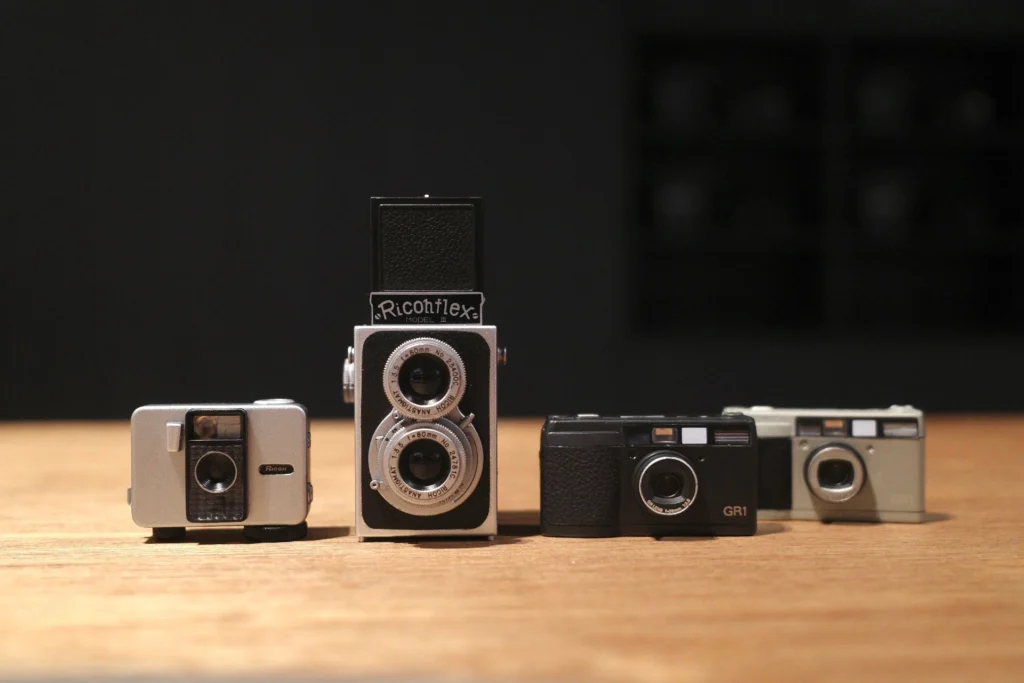 ricoh-hoi-sinh-bieu-tuong-may-anh-qua-bo-suu-tap-mini-4