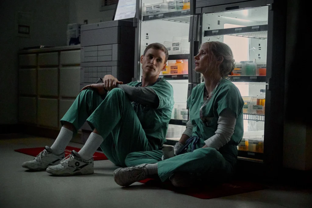 the-good-nurse-vu-an-y-khoa-gay-chan-dong-duoc-netflix-dua-len-man-anh-3