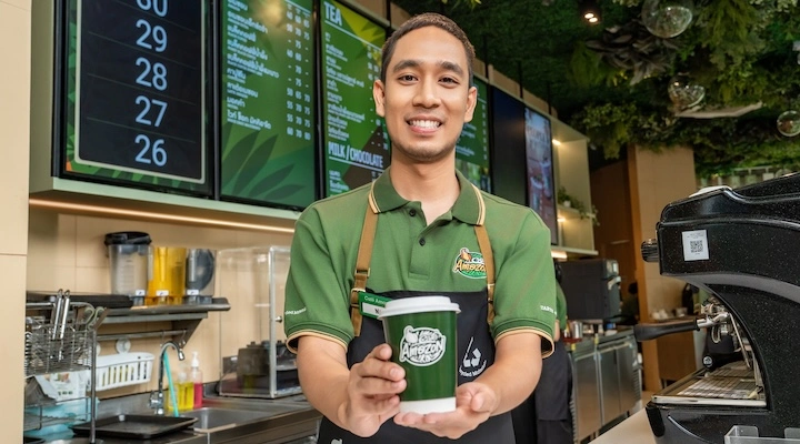 CafeAmazon_Barista_ServingCoffee_Bangkok.jpg-1