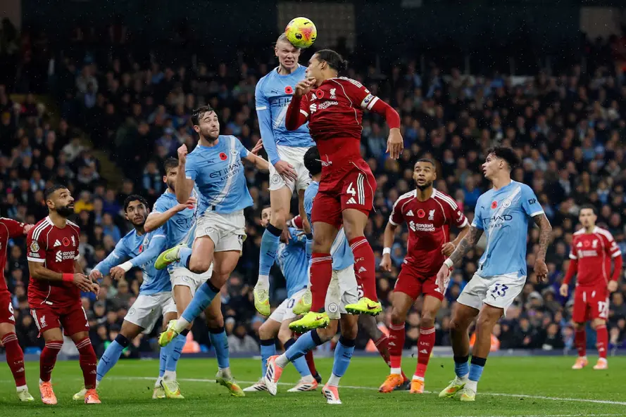 Hủy diệt Liverpool trên sân nhà, Manchester City áp sát Arsenal