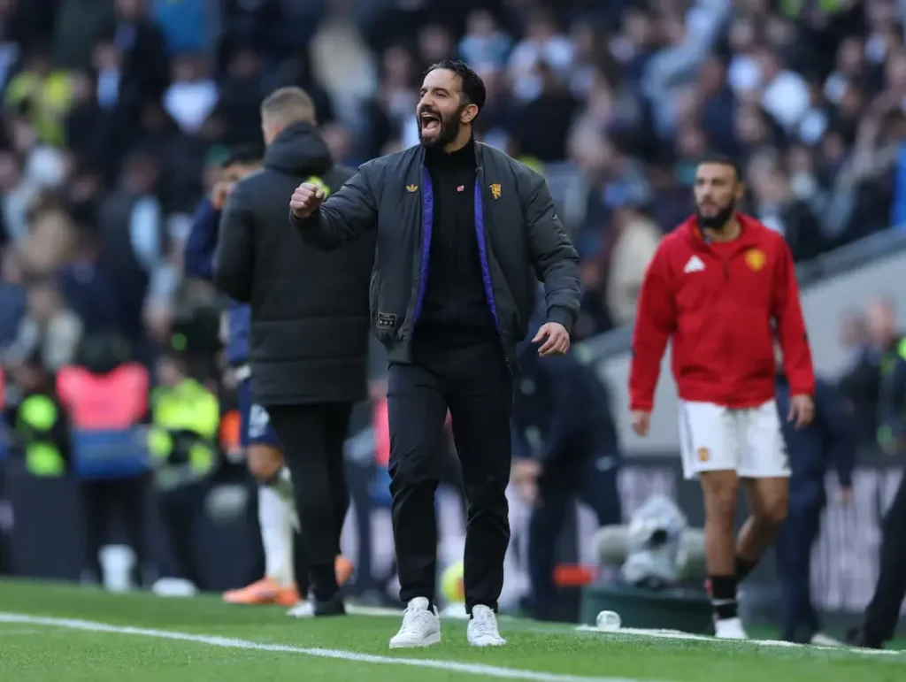 Manchester United giành lấy 1 điểm “nghẹt thở” trên sân nhà Tottenham _5