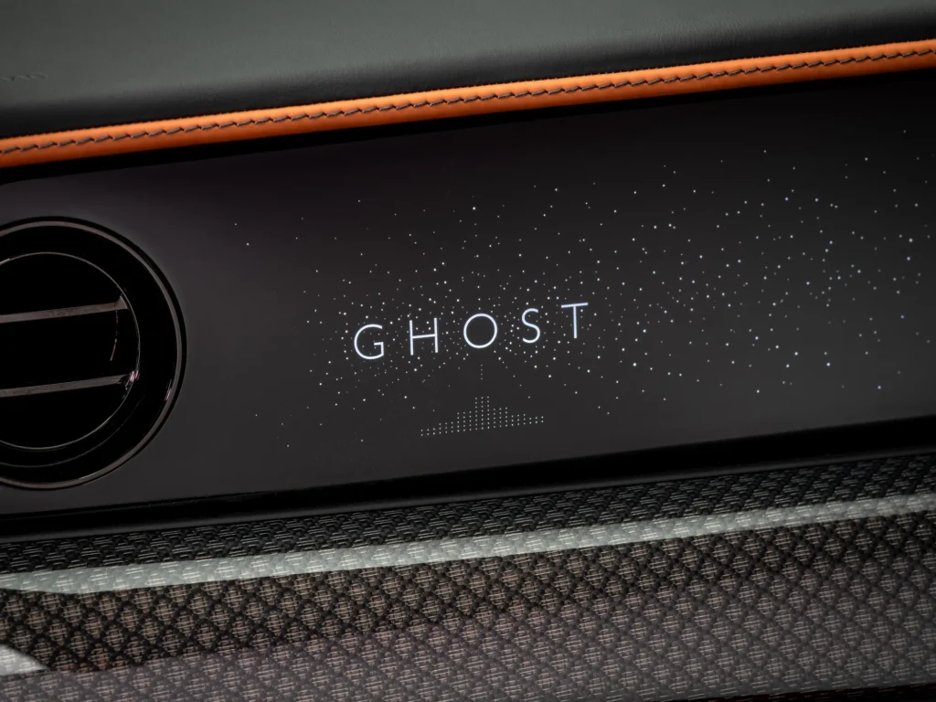 P90625386_lowRes_black-badge-ghost-ga