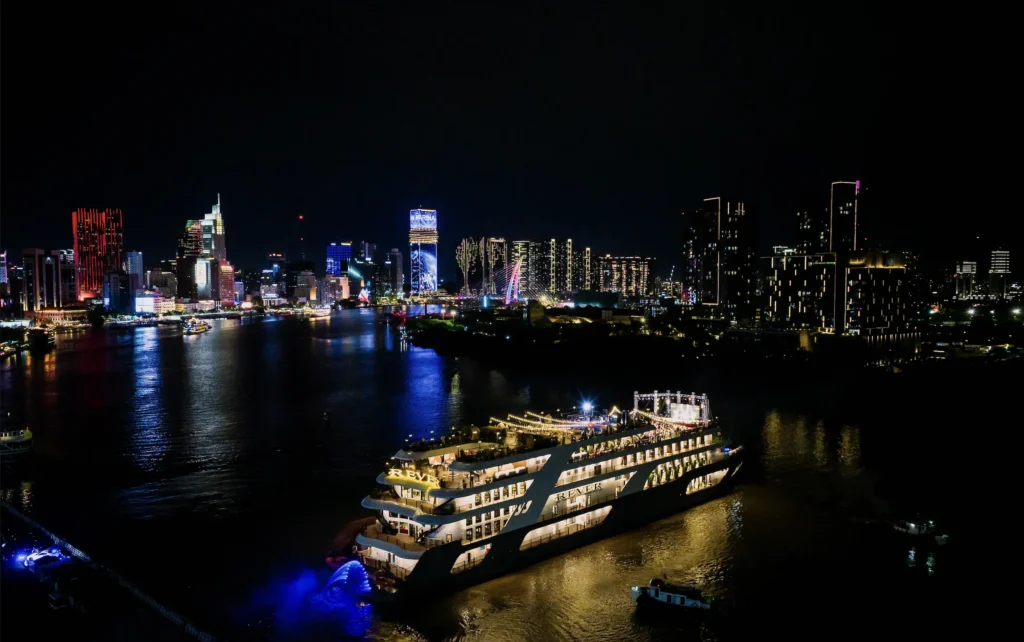 REVER Cruise – điểm hẹn ẩm thực độc đáo và thú vị trên sông Sài Gòn