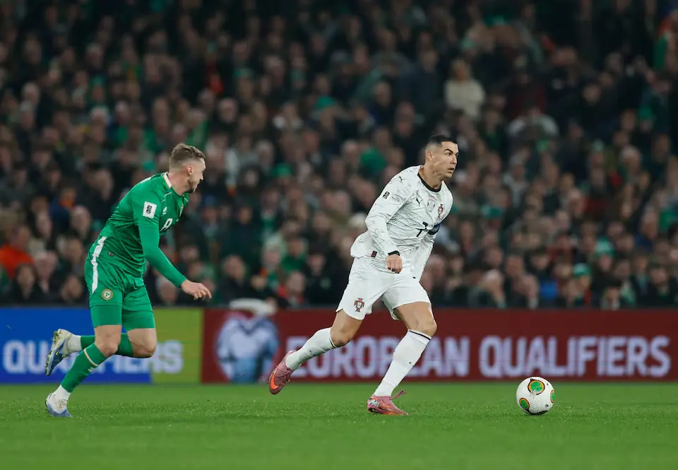 Ronaldo nhận thẻ đỏ vô duyên trong thất bại muối mặt của Bồ Đào Nha_1