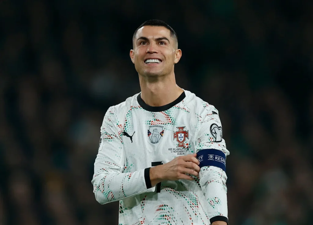 Ronaldo nhận thẻ đỏ vô duyên trong thất bại muối mặt của Bồ Đào Nha_2