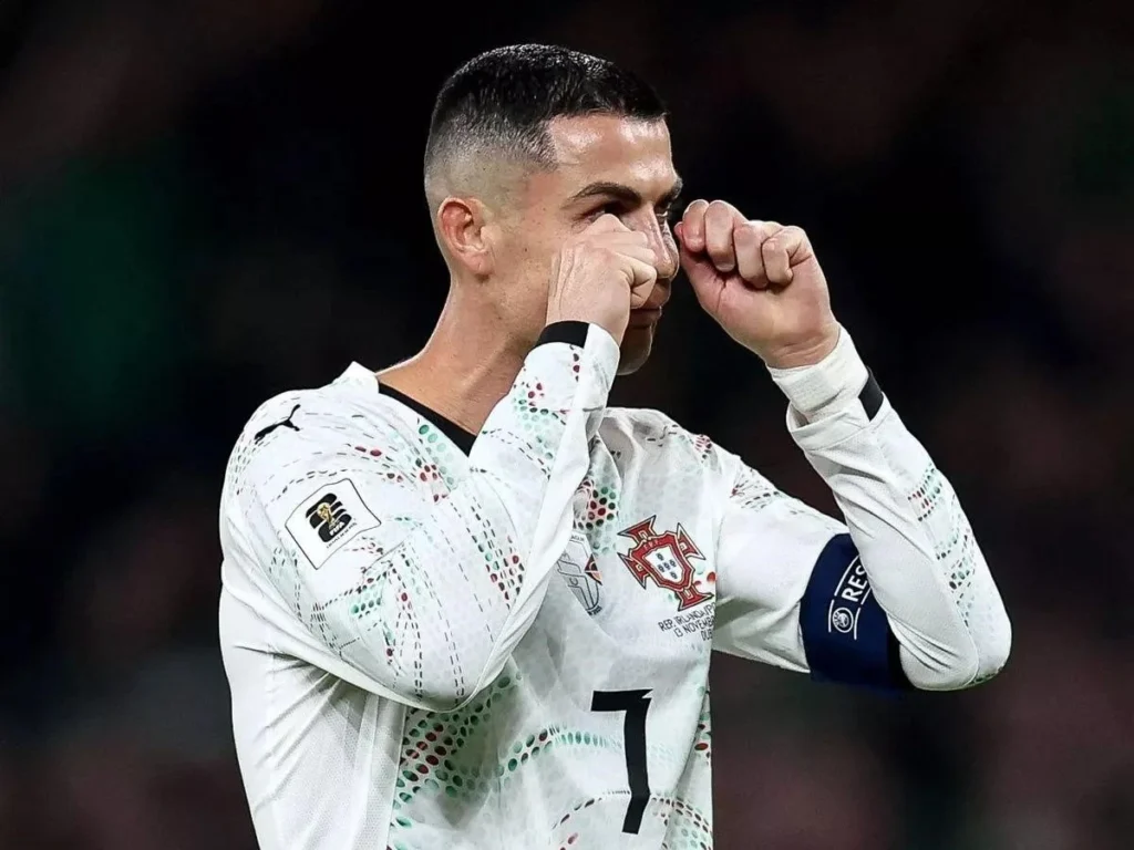 Ronaldo nhận thẻ đỏ vô duyên trong thất bại muối mặt của Bồ Đào Nha_3