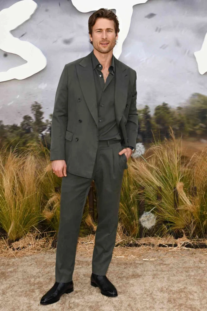 bo-suu-tap-dong-ho-cua-nam-chinh-tron-chay-tu-than-glen-powell-30