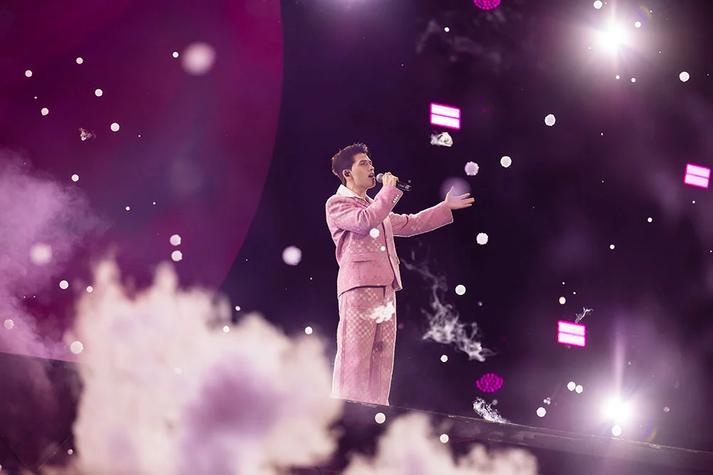 ho-ngoc-ha-mono-va-cac-anh-trai-dien-loat-hit-cung-quoc-thien-tai-live-concert-skynote-2025-2
