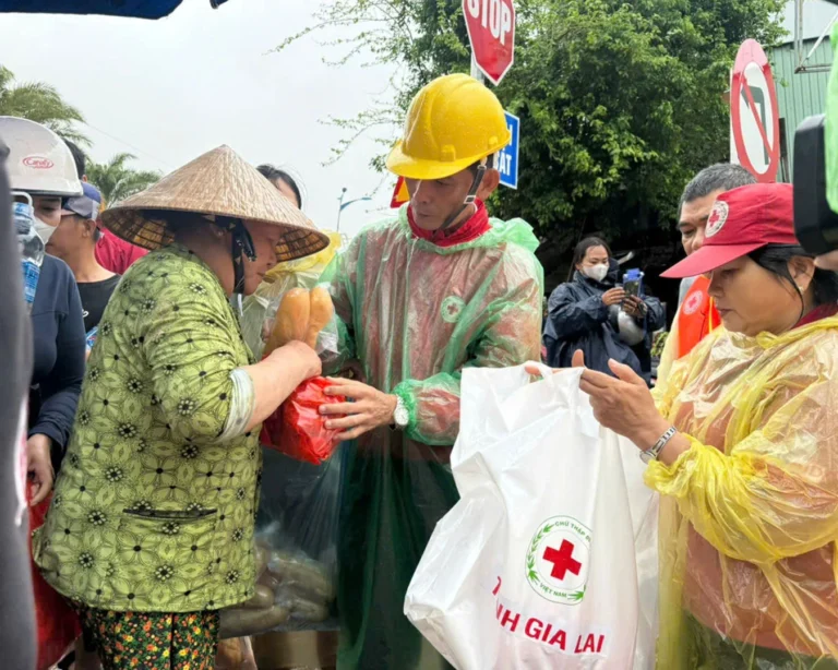 ung-ho-mien-trung-thum