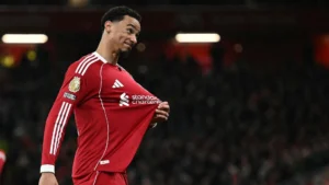Liverpool tìm lại niềm vui chiến thắng, Ekitike “bay cao” cứu thầy_6
