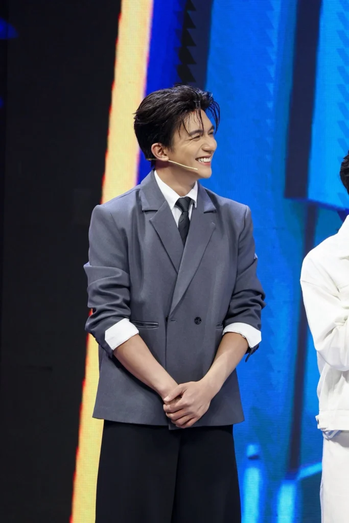 Mặc gì dự tiệc Tất niên theo gợi ý của sao Việt (11)