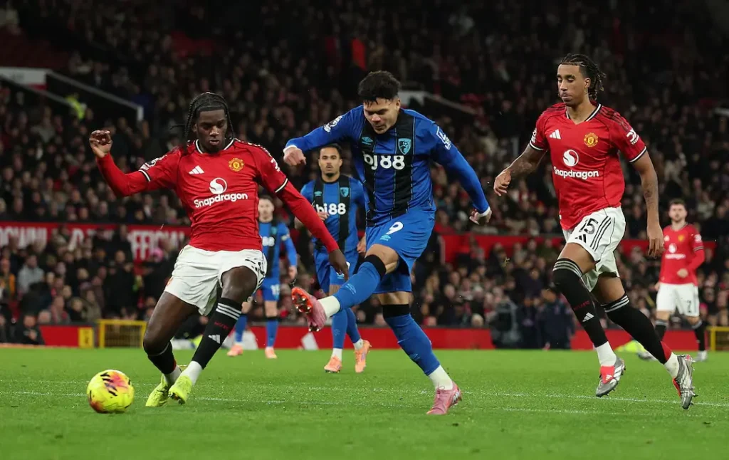 Manchester United hòa đáng tiếc trong trận cầu điên rồ 8 bàn thắng_3