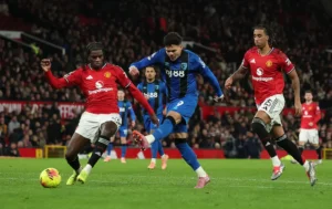 Manchester United hòa đáng tiếc trong trận cầu điên rồ 8 bàn thắng_3