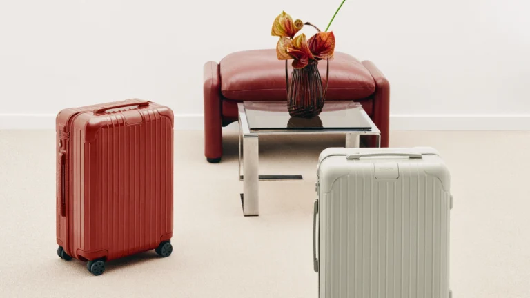 RIMOWA_Beautyshots_2025_16x9_Essential Terracotta & Clay