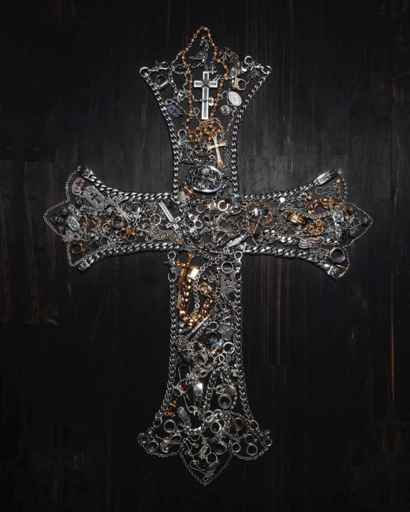 chrome-hearts-mo-rong-tham-vong-sang-linh-vuc-luu-tru-xa-xi-9