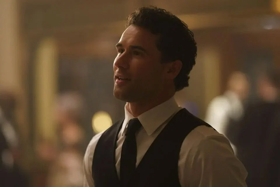 dan-cast-cua-heated-rivalry-10