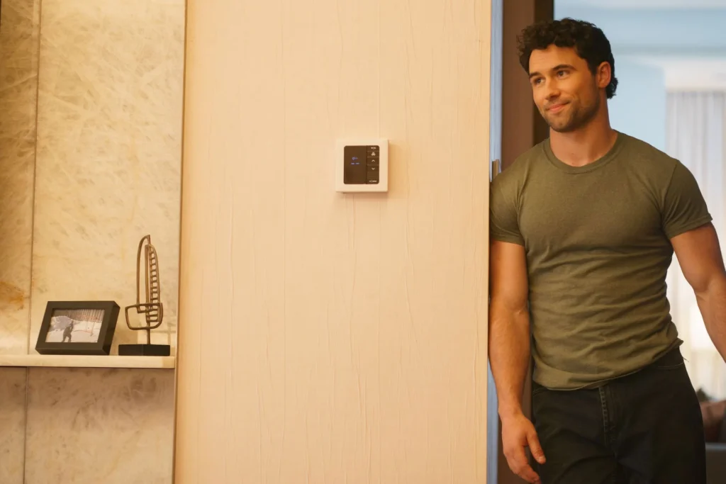 dan-cast-cua-heated-rivalry-9