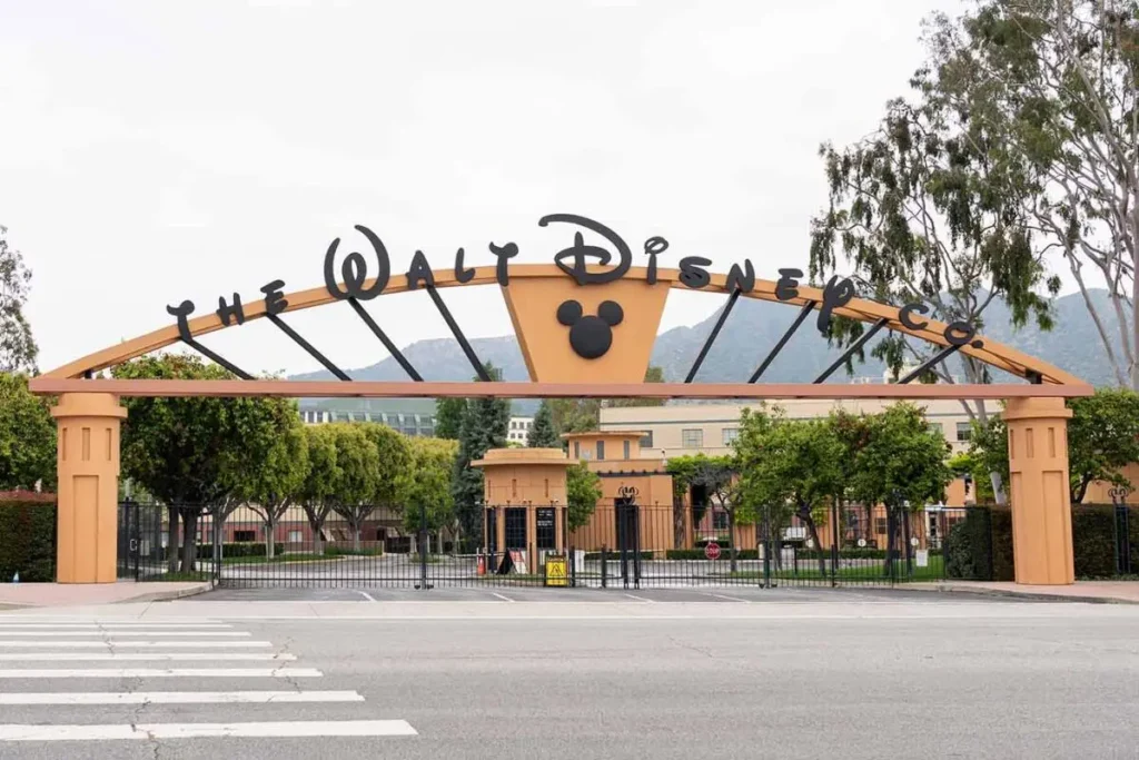 disney-doanh-thu-2025-1