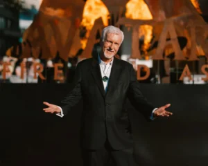 james-cameron-gia-nhap-cau-lac-bo-ty-phu-hollywood-thum