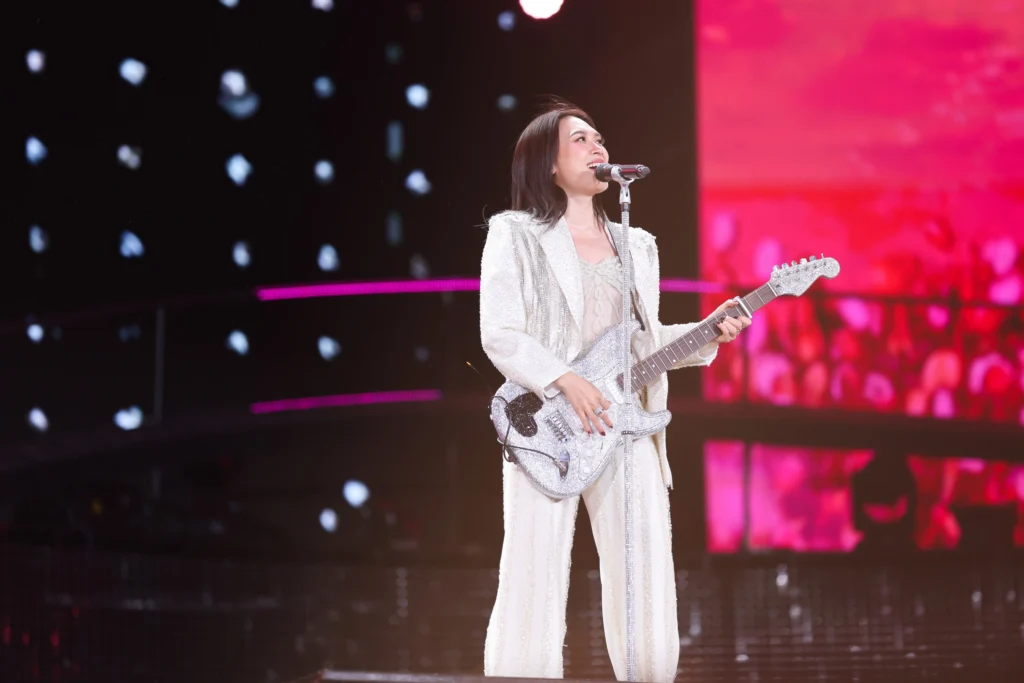 my-tam-see-the-light-concert-2025 (15)