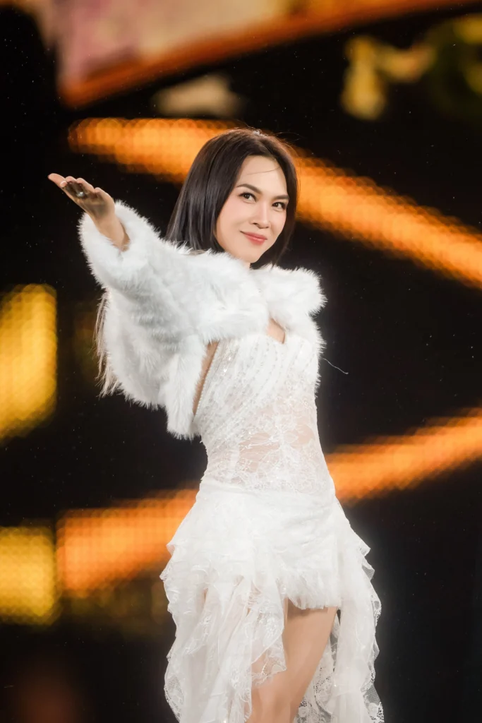my-tam-see-the-light-concert-2025 (4)