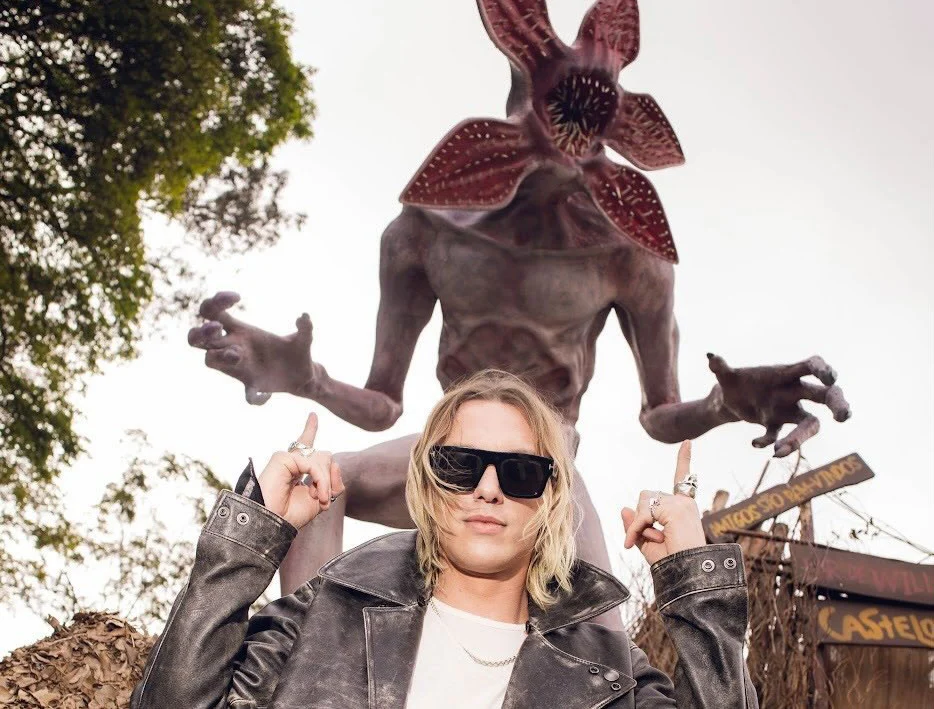 sau-stranger-things-dan-cast-se-lam-gi-tiep-theo-Jamie-Campbell-Bower