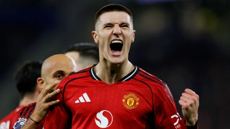 Bắn hạ Everton, Manchester United chính thức chen chân vào top 4 Ngoại hạng Anh_2