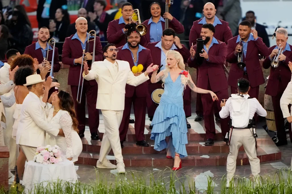 dang-sau-trang-phuc-super-bowl-2026-cua-bad-bunny-5