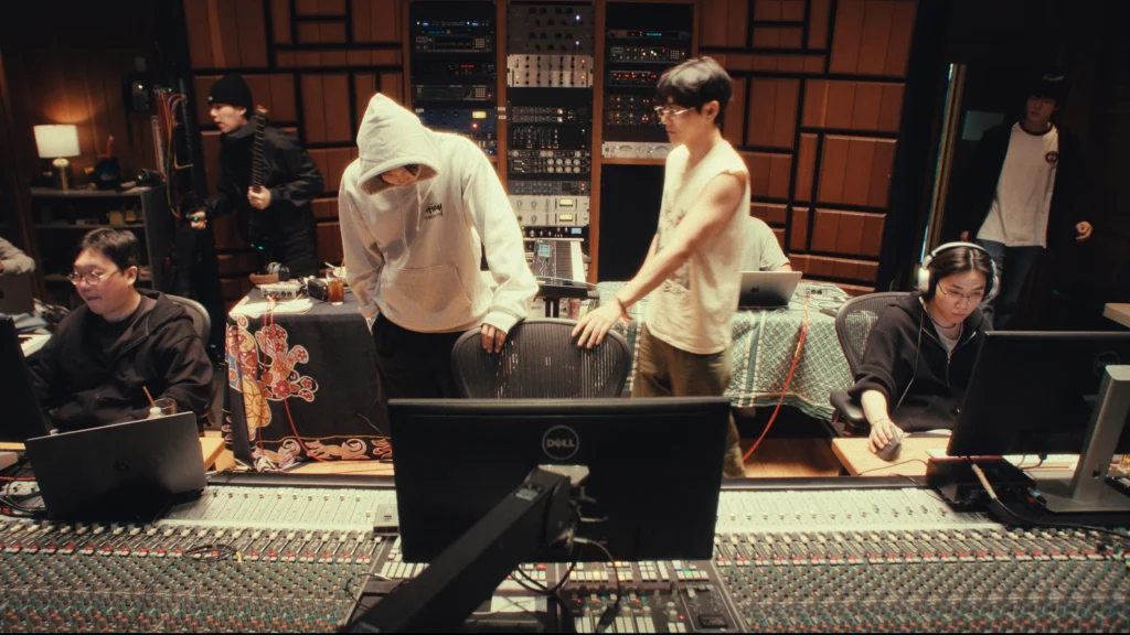 behind-bts-the-return-with-director-bao-nguyen-13