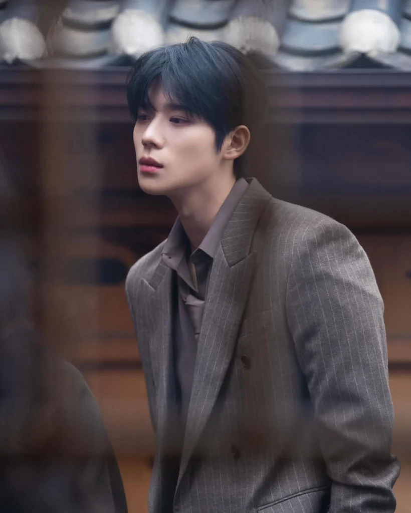 moon-sang-min-my-nam-pavane-xuat-than-tu-runway-2